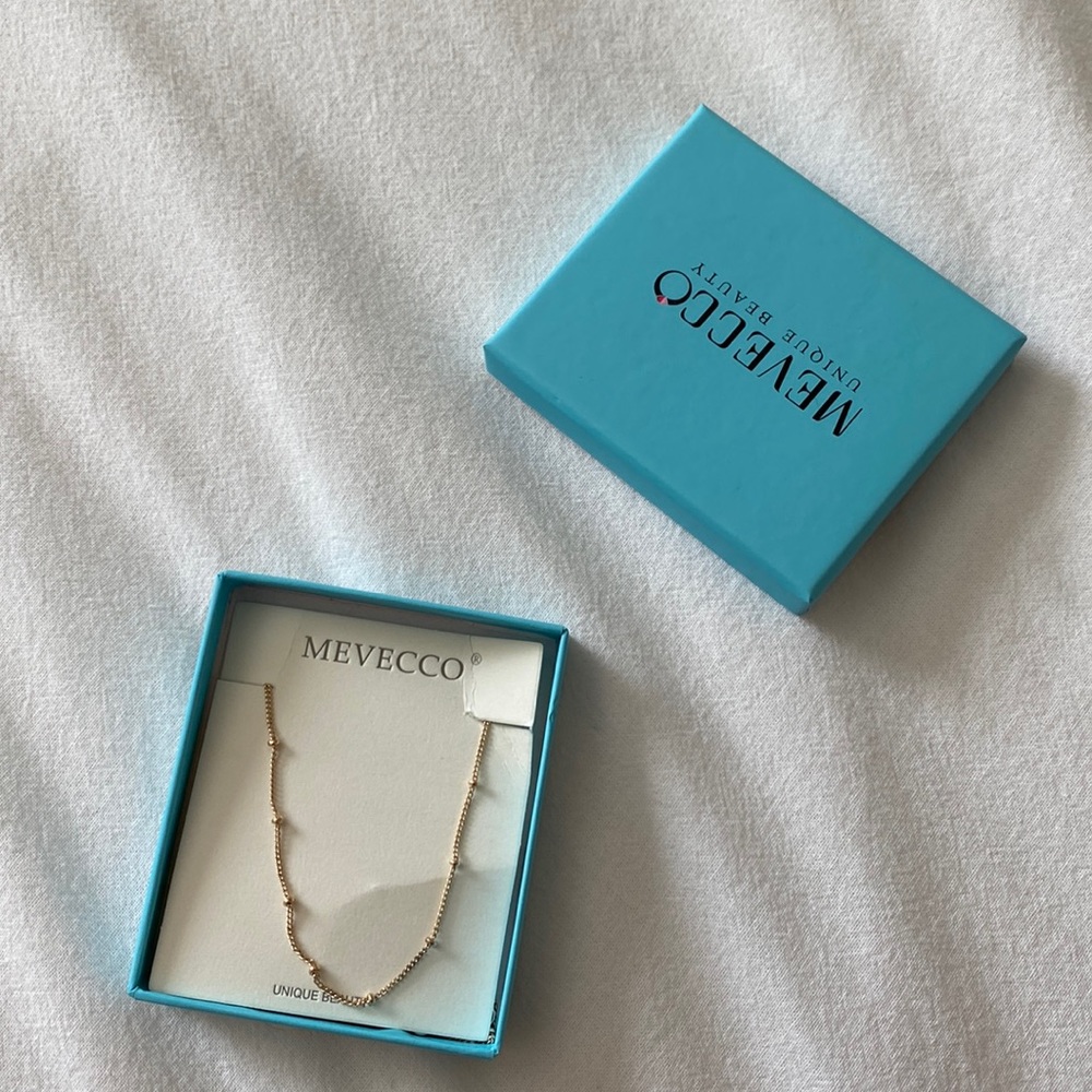 Gold chain necklace